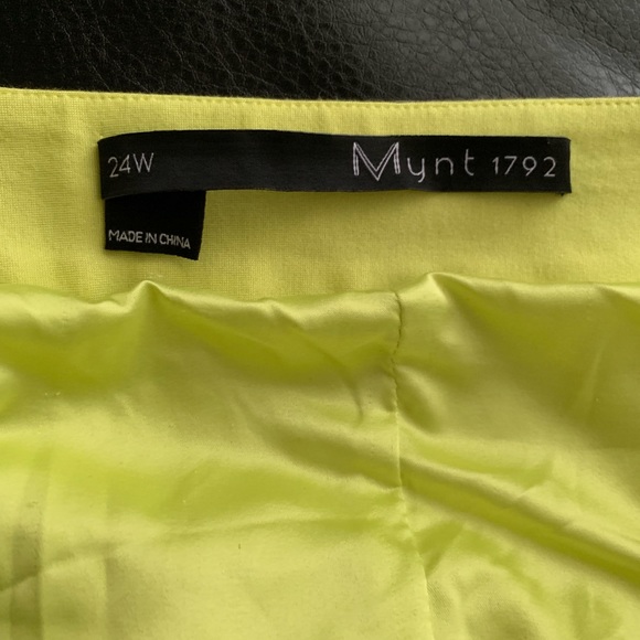 Neon yellow mini skirt - Picture 2 of 2